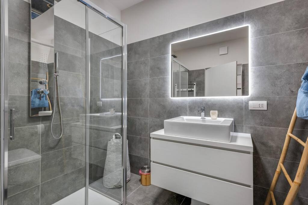 Easylife - Modern And Spacious Apt In Fiera City Life Milán Exterior foto