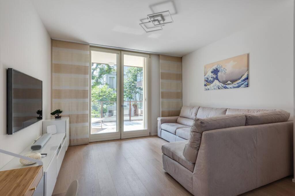 Easylife - Modern And Spacious Apt In Fiera City Life Milán Exterior foto
