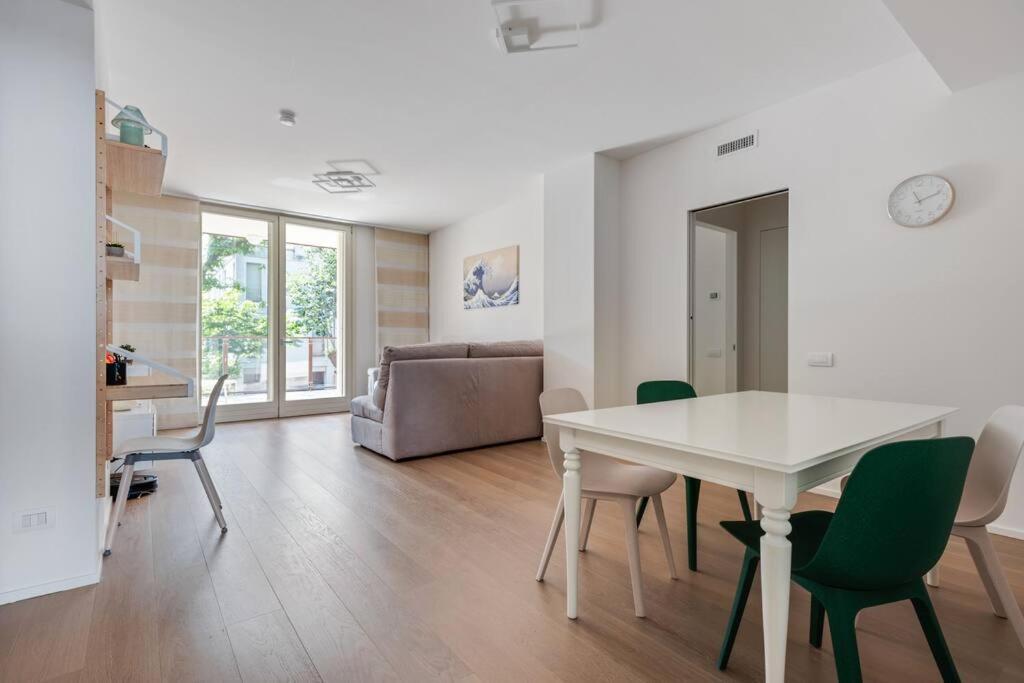 Easylife - Modern And Spacious Apt In Fiera City Life Milán Exterior foto