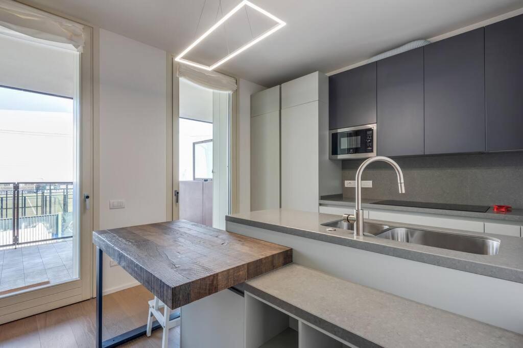 Easylife - Modern And Spacious Apt In Fiera City Life Milán Exterior foto