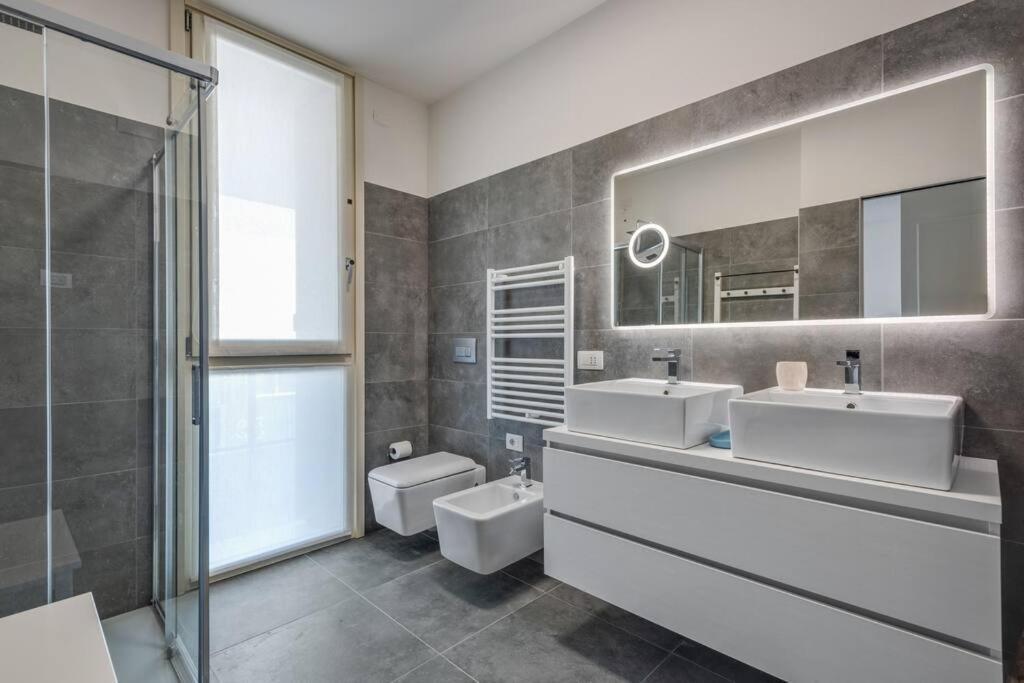 Easylife - Modern And Spacious Apt In Fiera City Life Milán Exterior foto